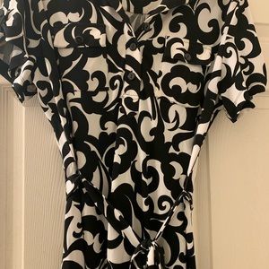 Black & white short sleeve dress.
